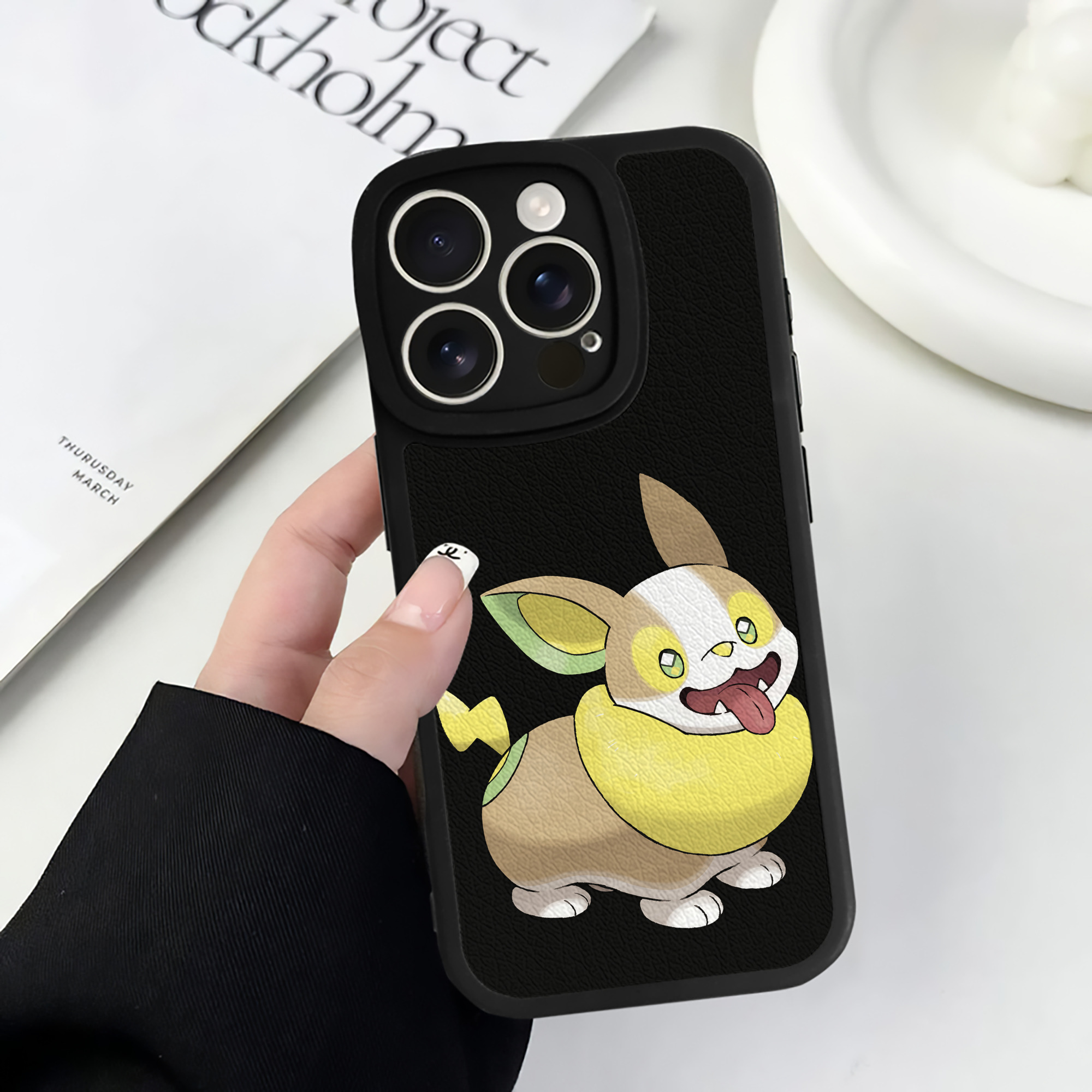 （画像用） ポケットモンスター Pokémon 【iPhone 16シリーズ対応】シリコンスマホケース（レザー調） 材質：シリコン